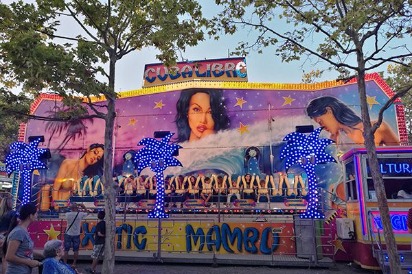 MG不朽情缘照明的娱光灯用在西班牙游乐装备展示